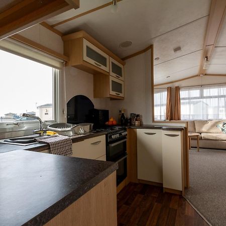 Carnaby Holiday Caravan, West Sands, Selsey Exterior photo