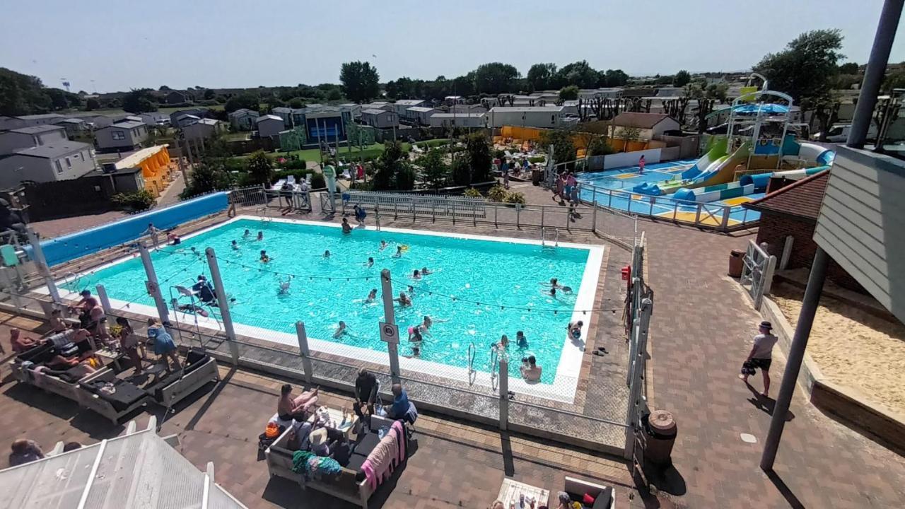 Carnaby Holiday Caravan, West Sands, Selsey Exterior photo